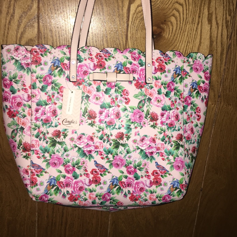 Candie’s large floral purse🌸🌿